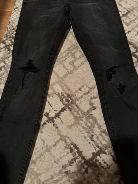 Predám tmavosivé rifle, 28