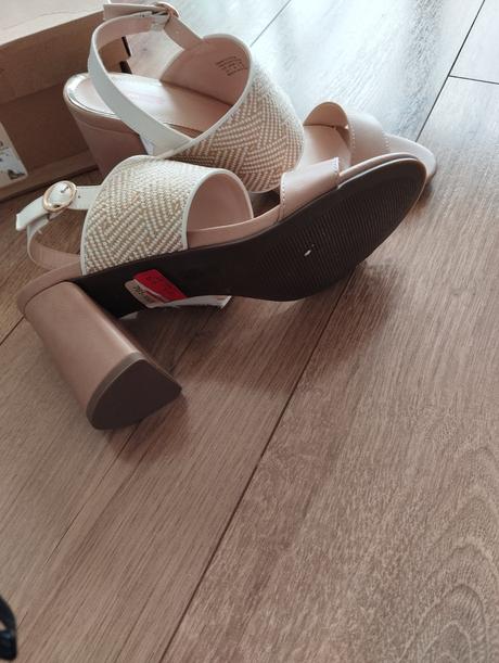 Krásne sandále, baťa,41