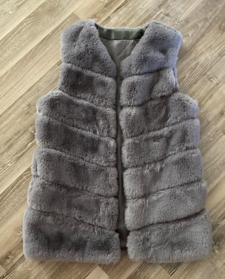 Kožušinová vesta darujem k nákupu, 