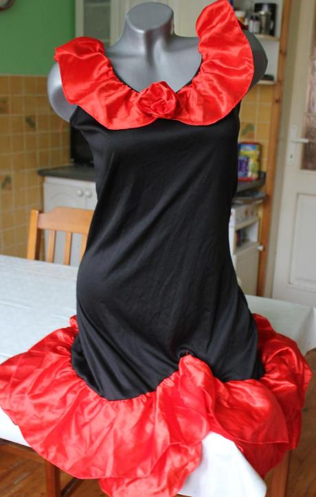 Extravagantne saty, m