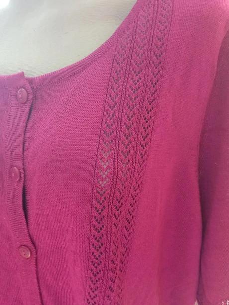 Cyklámenový pulóver, 46