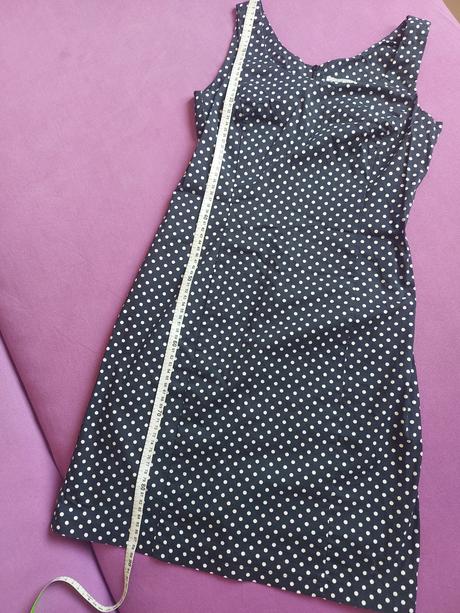 Krásne elastické bodkované šaty z talianska, m