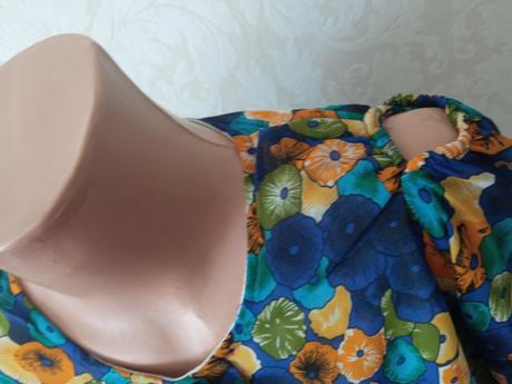 Dievčenské kvetované šaty, 122