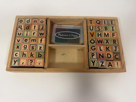 Melissa & doug -drevená pečiatková abeceda, 