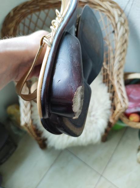 Zlaté sandálky, 40