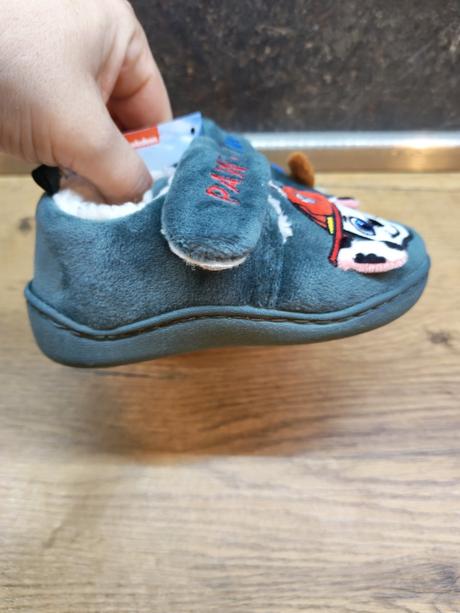 Papučky nové, tesco,23