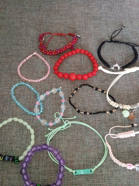 Naramky cena spolu dievcata a teenagerky, 