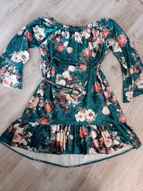 Krásne zamatové šaty, 