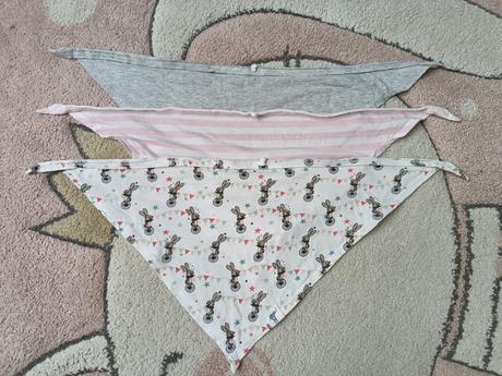 Šatky alebo slintáčiky, 80