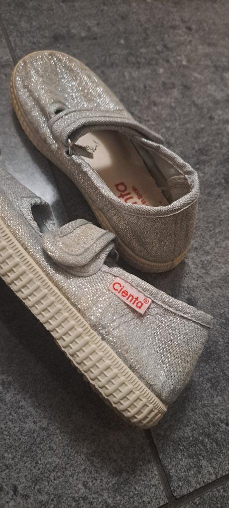 Trblietavé topánky, 27