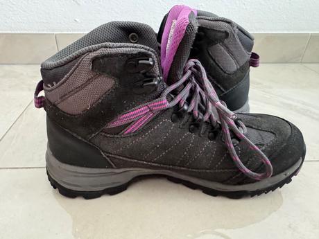 Turisticke topanky, 37