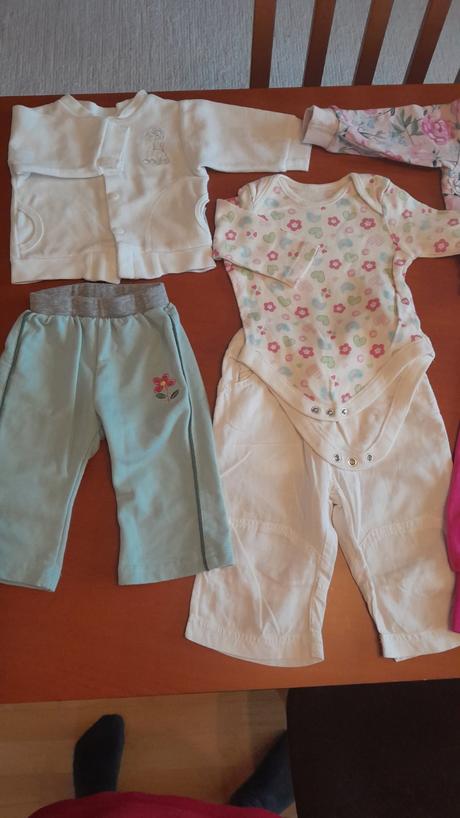 Balík oblečenia 6-9m+ponožky čiapky, 