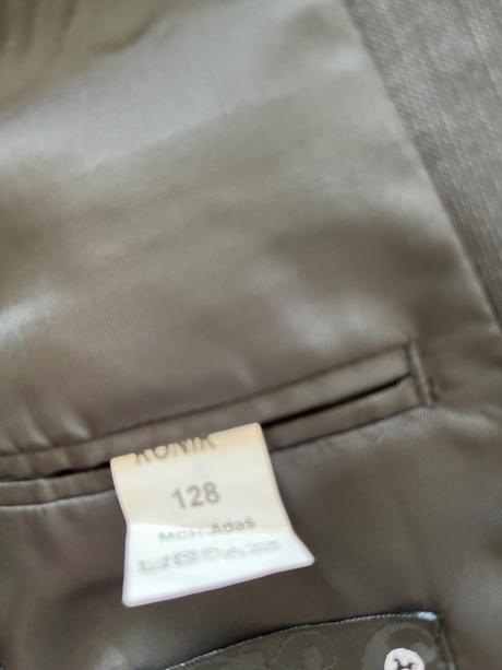 Chlapčenský oblek, 128