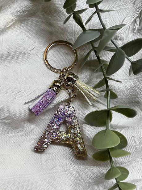 Ručne vyrobené živicové kľúčenky, 