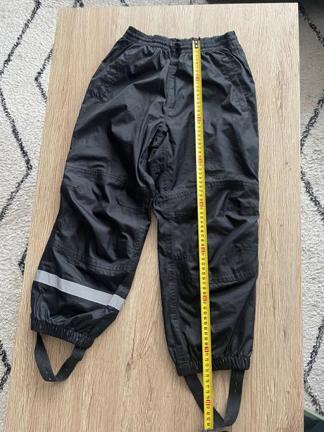 Nohavice do dažďa, 140