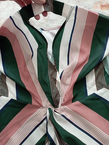 Blúzka so zaujímavým chrbtom, s