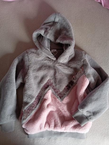 Balík dievčenského oblečenia, 122–134