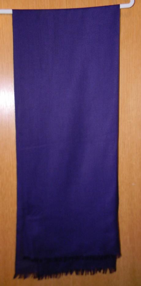 Tmavofialový šál, 