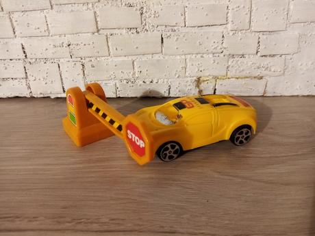 Set kovové i športové autíčka s doplnkami,