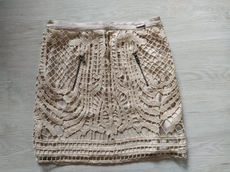 Háčkovaná suknička xs, guess,26