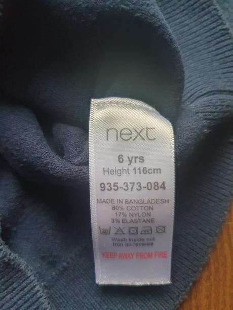 Tmavomodry svetrik, next,116