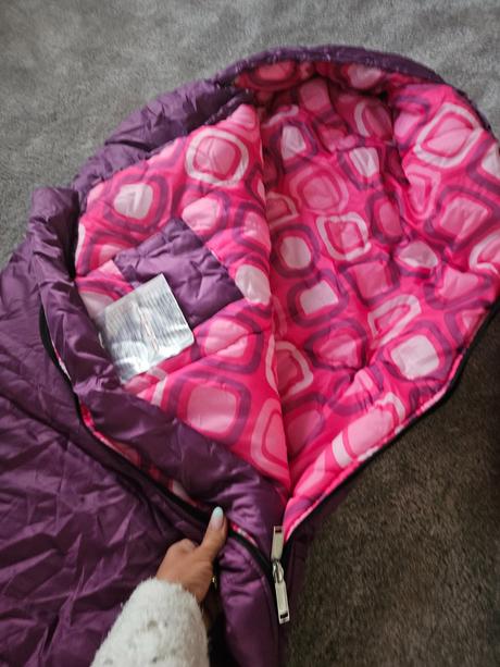 Dievčenský spacák, coleman