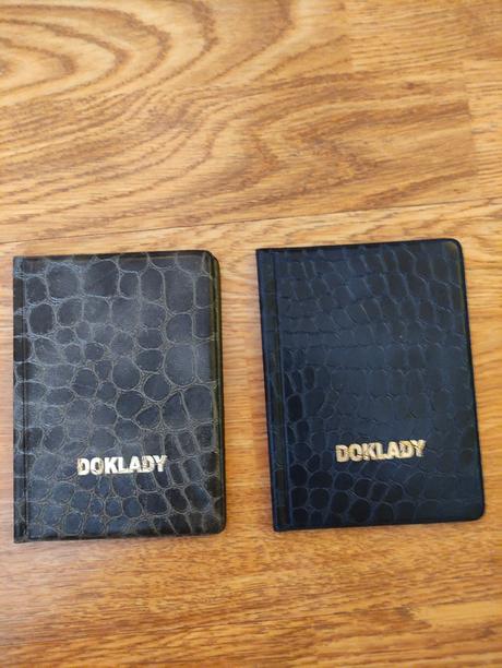 Obaly na doklady, karty alebo vizitky,