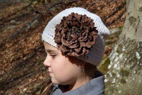 Háčkovaná čiapočka s kvetom, <50 - 158