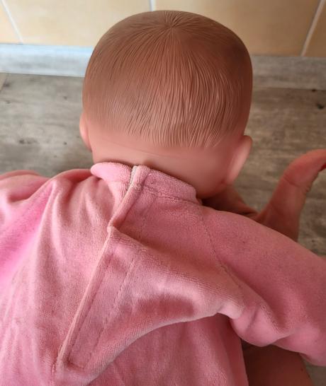 Bábika s modrými očami, 