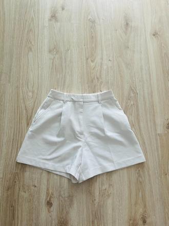 Krásne elegantné šortky značky zara, zara,m
