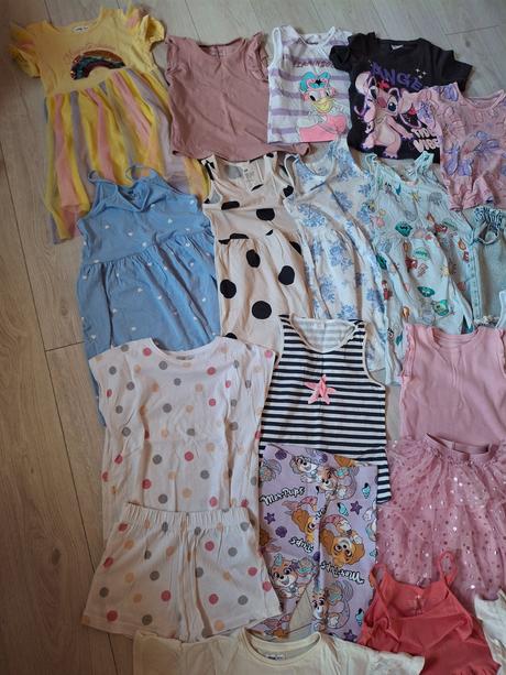 Predám balík oblečenia pre dievčatko veľm122/128, 122–134