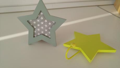 Hviezdičkové dekorácie rámik a vešiak,