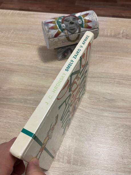 Krásna retro rozprávka smelý zajko v afrike,