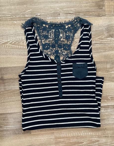 Krásne letné tielko/tričko s čipkou na chrbte, m