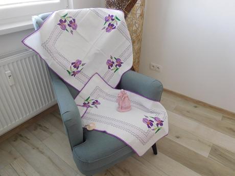 Lilové kvety ručne vyšitý set obrusov,