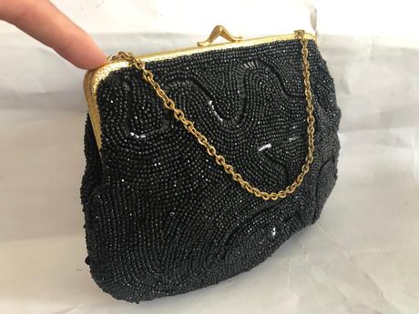 Vintage starozitna krasna kabelka posita koralikmi,