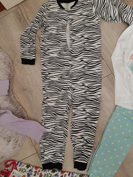 Balík pyžamiek, 122–134