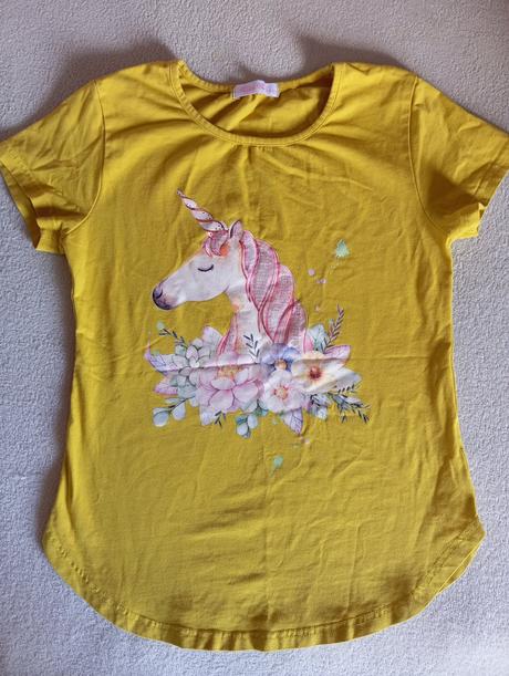 Balík dievčenského oblečenia, 122–134