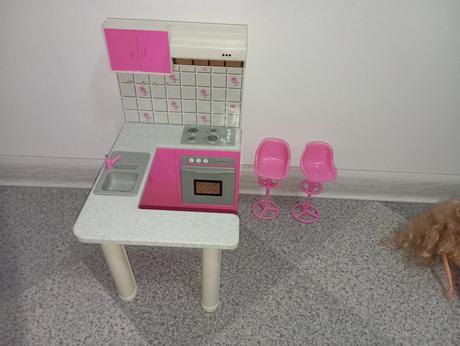 Barbie kuchyňa, barový pult, stoličky, riady, 