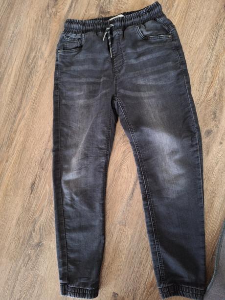 Predám čiernú vetrovku, 152