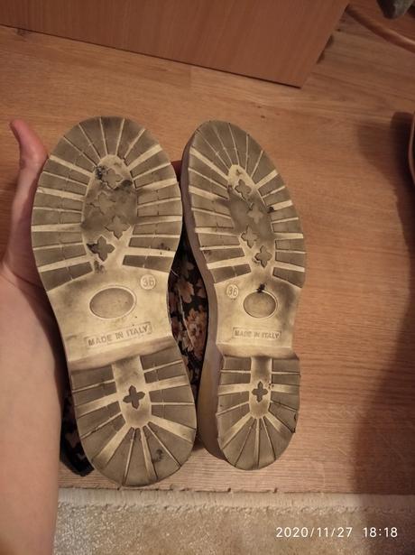 Kvetovane vyššie topánky aj do dazda, 35