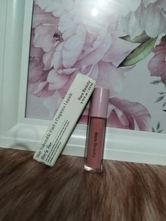 Rare beauty - tekutý očný tieň, 