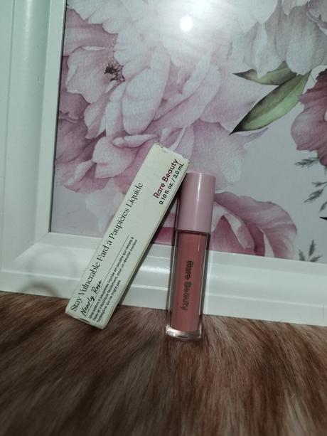 Rare beauty - tekutý očný tieň, 