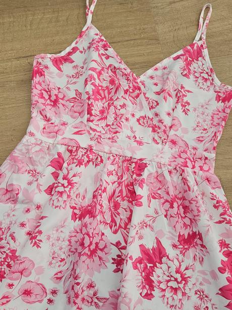 Nové letné dámske kvetinové krátke šaty, 38 / m