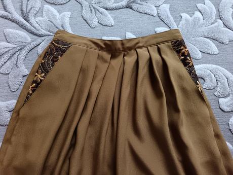 Dámska ľahká sukňa, 39