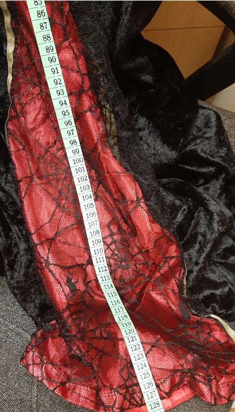 Šaty pre kráľovnú alebo čarodejnicku, 