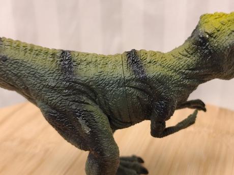 Zberat figúrka dinosaura t-rex pruhované maskovani,