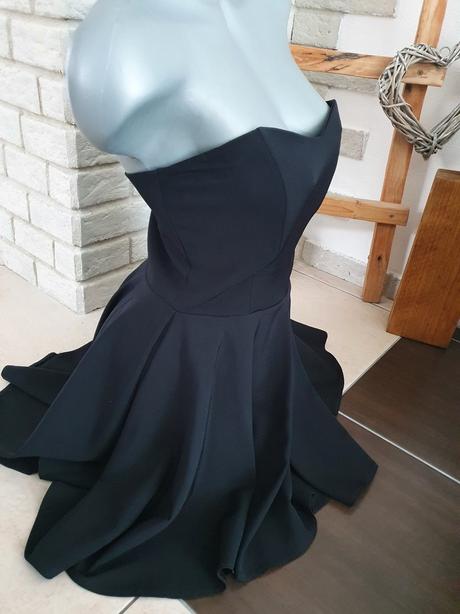 Čierne dámske šaty, 40