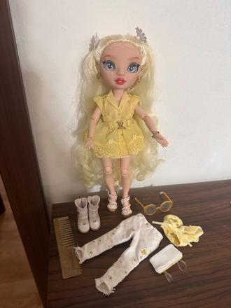 Delilah rainbow high,