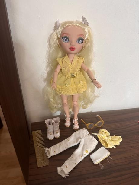 Delilah rainbow high,